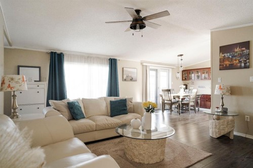 164 Balsam Way, Fort Mcmurray, AB - Indoor Photo Showing Living Room
