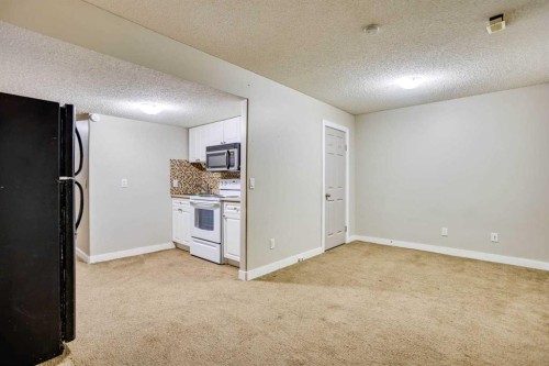 258 Fox Crescent, Fort Mcmurray, AB - Indoor Photo Showing Kitchen