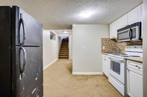 258 Fox Crescent, Fort Mcmurray, AB - Indoor Photo Showing Kitchen