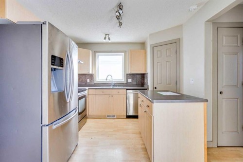 258 Fox Crescent, Fort Mcmurray, AB - Indoor Photo Showing Kitchen