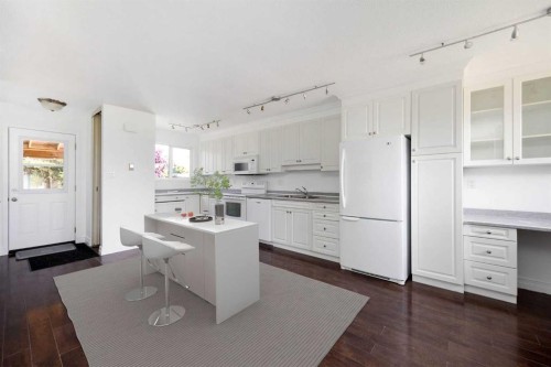 278 Ross Haven Drive, Fort Mcmurray, AB - Indoor Photo Showing Kitchen