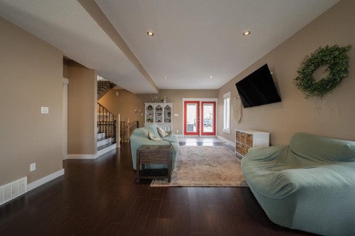 336 Ermine Crescent, Fort Mcmurray, AB - Indoor Photo Showing Living Room