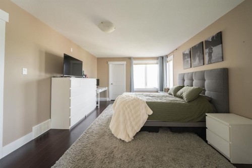 336 Ermine Crescent, Fort Mcmurray, AB - Indoor Photo Showing Bedroom