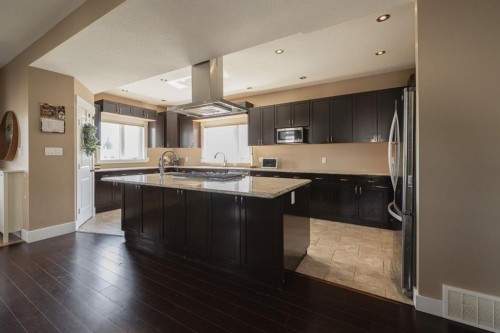 336 Ermine Crescent, Fort Mcmurray, AB - Indoor Photo Showing Kitchen With Upgraded Kitchen