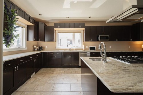 336 Ermine Crescent, Fort Mcmurray, AB - Indoor Photo Showing Kitchen With Upgraded Kitchen