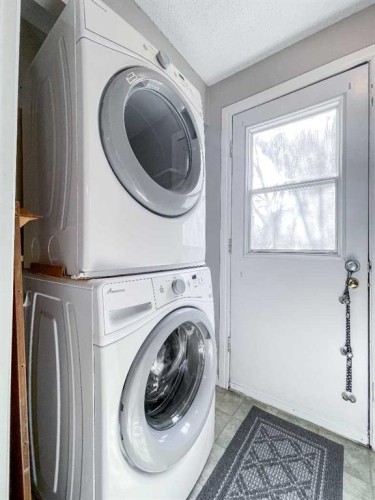 188 Blanchett Road, Fort Mcmurray, AB - Indoor Photo Showing Laundry Room
