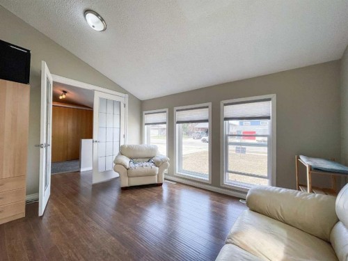 188 Blanchett Road, Fort Mcmurray, AB - Indoor Photo Showing Living Room