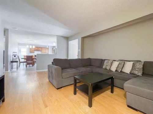 188 Blanchett Road, Fort Mcmurray, AB - Indoor Photo Showing Living Room