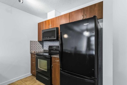 108-136B Sandpiper Road, Fort Mcmurray, AB - Indoor Photo Showing Kitchen
