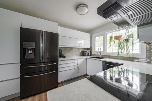 49 Centennial Drive, Fort Mcmurray, AB - Indoor Photo Showing Kitchen