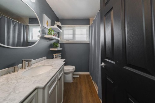 49 Centennial Drive, Fort Mcmurray, AB - Indoor Photo Showing Bathroom