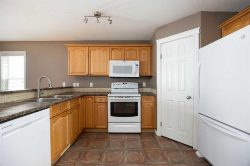 148 Fox Crescent, Fort Mcmurray, AB - Indoor Photo Showing Kitchen With Double Sink