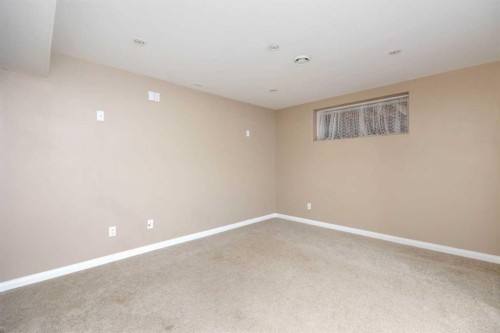 148 Fox Crescent, Fort Mcmurray, AB - Indoor Photo Showing Other Room