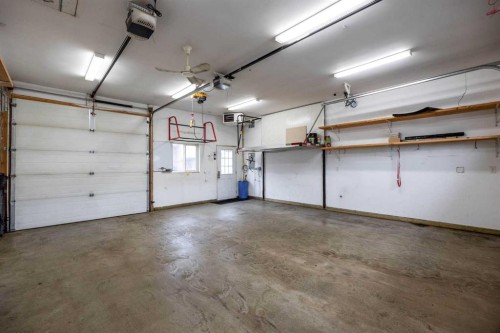 148 Fox Crescent, Fort Mcmurray, AB - Indoor Photo Showing Garage