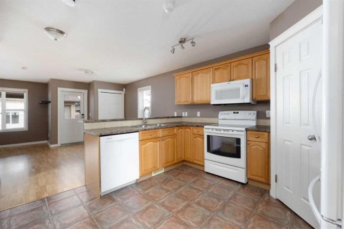 148 Fox Crescent, Fort Mcmurray, AB - Indoor Photo Showing Kitchen