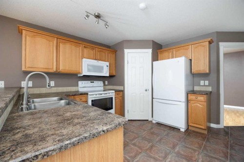 148 Fox Crescent, Fort Mcmurray, AB - Indoor Photo Showing Kitchen With Double Sink
