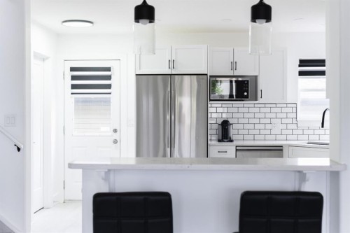 604 Athabasca Avenue, Fort Mcmurray, AB - Indoor Photo Showing Kitchen With Upgraded Kitchen