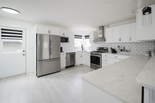 604 Athabasca Avenue, Fort Mcmurray, AB - Indoor Photo Showing Kitchen With Stainless Steel Kitchen