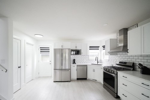604 Athabasca Avenue, Fort Mcmurray, AB - Indoor Photo Showing Kitchen With Stainless Steel Kitchen With Upgraded Kitchen