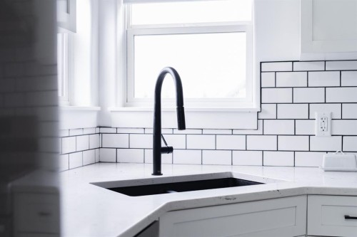 604 Athabasca Avenue, Fort Mcmurray, AB - Indoor Photo Showing Kitchen With Double Sink