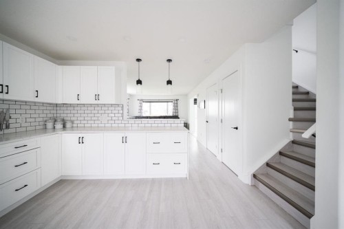 604 Athabasca Avenue, Fort Mcmurray, AB - Indoor Photo Showing Kitchen With Upgraded Kitchen