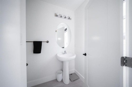604 Athabasca Avenue, Fort Mcmurray, AB - Indoor Photo Showing Bathroom