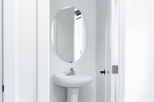 604 Athabasca Avenue, Fort Mcmurray, AB - Indoor Photo Showing Bathroom