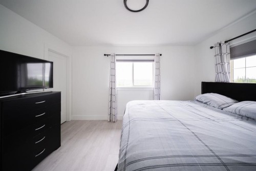 604 Athabasca Avenue, Fort Mcmurray, AB - Indoor Photo Showing Bedroom