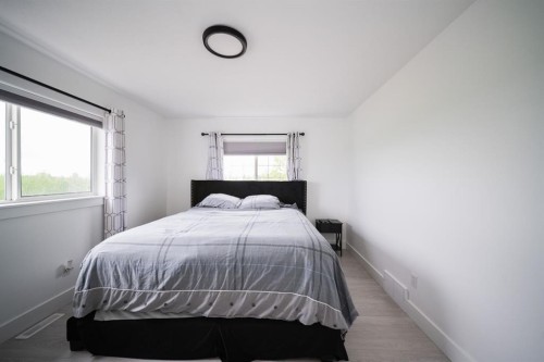 604 Athabasca Avenue, Fort Mcmurray, AB - Indoor Photo Showing Bedroom
