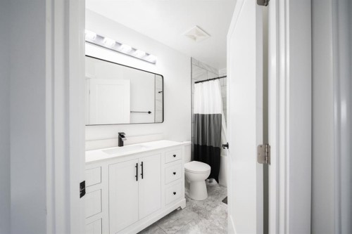 604 Athabasca Avenue, Fort Mcmurray, AB - Indoor Photo Showing Bathroom