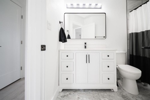 604 Athabasca Avenue, Fort Mcmurray, AB - Indoor Photo Showing Bathroom
