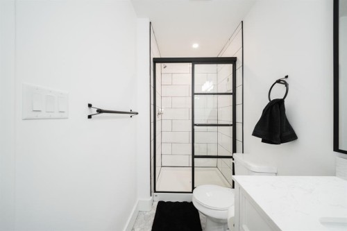 604 Athabasca Avenue, Fort Mcmurray, AB - Indoor Photo Showing Bathroom
