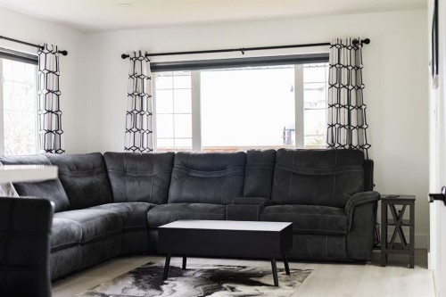 604 Athabasca Avenue, Fort Mcmurray, AB - Indoor Photo Showing Living Room