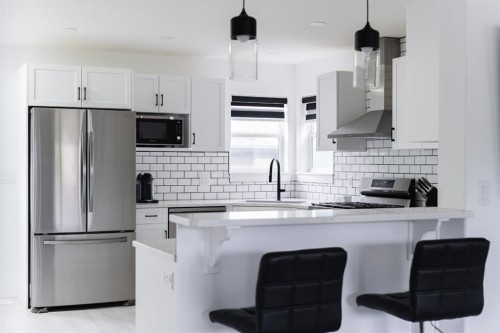 604 Athabasca Avenue, Fort Mcmurray, AB - Indoor Photo Showing Kitchen With Stainless Steel Kitchen With Upgraded Kitchen