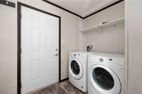 725 Beacon Hill Drive, Fort Mcmurray, AB - Indoor Photo Showing Laundry Room
