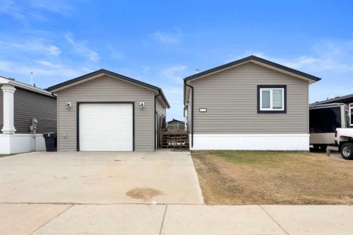 725 Beacon Hill Drive, Fort Mcmurray, AB - Outdoor With Exterior