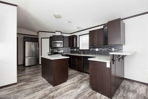 725 Beacon Hill Drive, Fort Mcmurray, AB - Indoor Photo Showing Kitchen