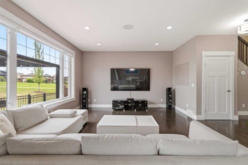 112 Dixon Road, Fort Mcmurray, AB - Indoor Photo Showing Living Room