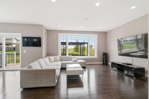 112 Dixon Road, Fort Mcmurray, AB - Indoor Photo Showing Living Room