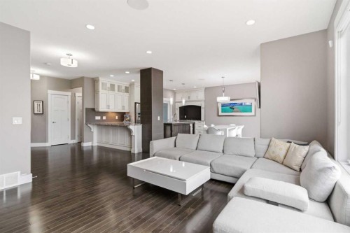 112 Dixon Road, Fort Mcmurray, AB - Indoor Photo Showing Living Room