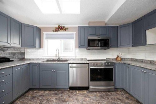 120 Hunter Street, Fort Mcmurray, AB - Indoor Photo Showing Kitchen With Upgraded Kitchen