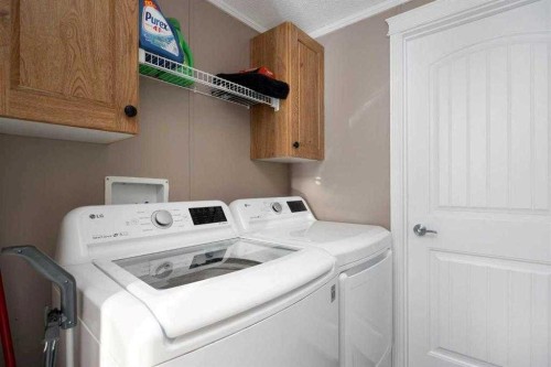 120 Hunter Street, Fort Mcmurray, AB - Indoor Photo Showing Laundry Room
