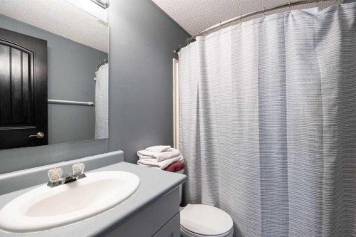 120 Hunter Street, Fort Mcmurray, AB - Indoor Photo Showing Bathroom