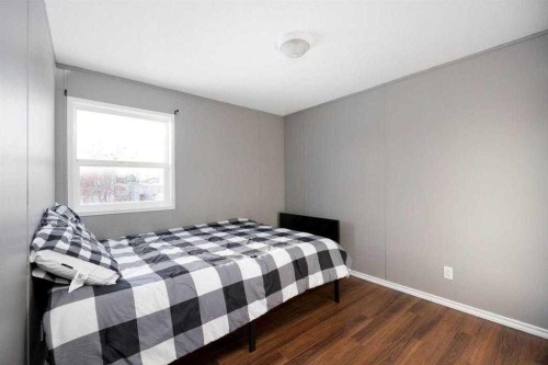 120 Hunter Street, Fort Mcmurray, AB - Indoor Photo Showing Bedroom