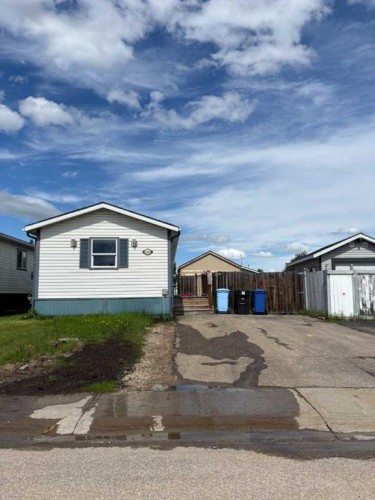 120 Hunter Street, Fort Mcmurray, AB - Outdoor