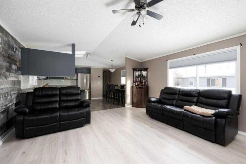 120 Hunter Street, Fort Mcmurray, AB - Indoor Photo Showing Living Room