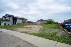 212 Beacon Hill Drive Fort Mcmurray, AB T9H 2P1