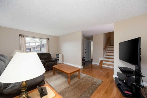 117 Goodwin Place, Fort Mcmurray, AB - Indoor Photo Showing Living Room