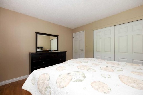 117 Goodwin Place, Fort Mcmurray, AB - Indoor Photo Showing Bedroom