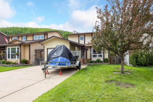 117 Goodwin Place, Fort Mcmurray, AB - Outdoor With Facade